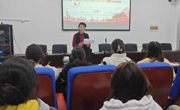 做爱视频
副院长禄颖同志为第68期入党积极分子培训班学员授课